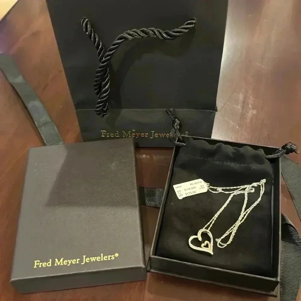 NWT Fred Meyer Jewelers - Heart Necklace - Picture 6 of 7